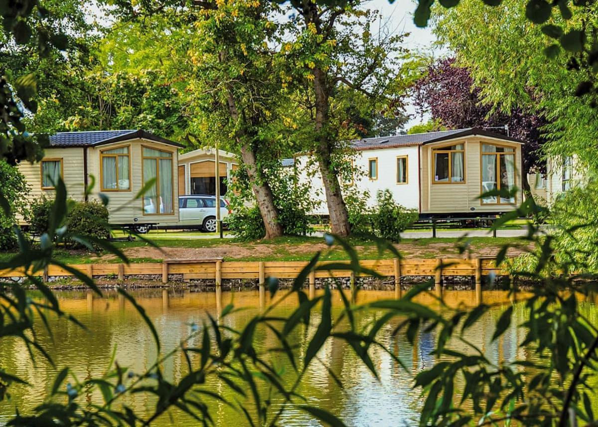 伯翰姆昂斯 Lakeside Holiday Park酒店 外观 照片